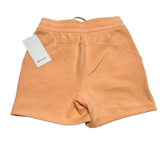 Lululemon Women’s Scuba Shorts Orange Peach Size 6 NWT - Picture 2 of 5